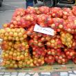 Producţie locală: De câţiva ani, merele se vând la Fălticeni cu un leu kilogramul