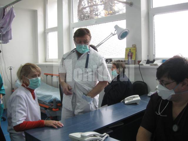 Cadrele medicale de la Unitatea de Primire a Urgenţelor lucrează numai cu mască de protecţie