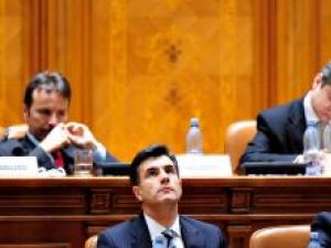 Lucian Croitoru, la şedinţa comună a Parlamentului României. Foto: MEDIAFAX