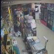 Client periculos: Un taximetrist travestit şi înarmat cu un cuţit de bucătărie a încercat să jefuiască un magazin