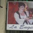 Localul La Eugenia se află chiar la intrarea în Piaţa Mare
