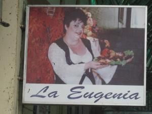 Localul La Eugenia se află chiar la intrarea în Piaţa Mare