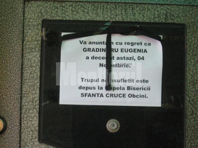 Pe uşa localului a fost pus încă de miercuri un anunţ despre trecerea în nefiinţă a Eugeniei Grădinaru