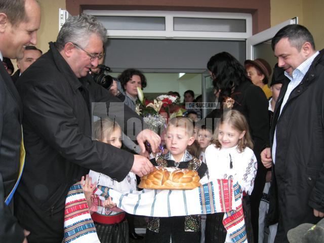 Primarul de Suceava, Ion Lungu, şi deputatul PD-L Ioan Bălan, prezenţi la inaugurare