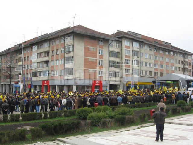 Campanie: Peste 3.000 de persoane au participat la mitingul lui Antonescu de la Suceava