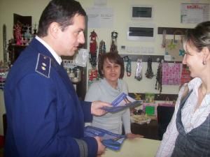 Campanie: Pliante împotriva fraudei electorale, împărţite în mall-urile din Suceava