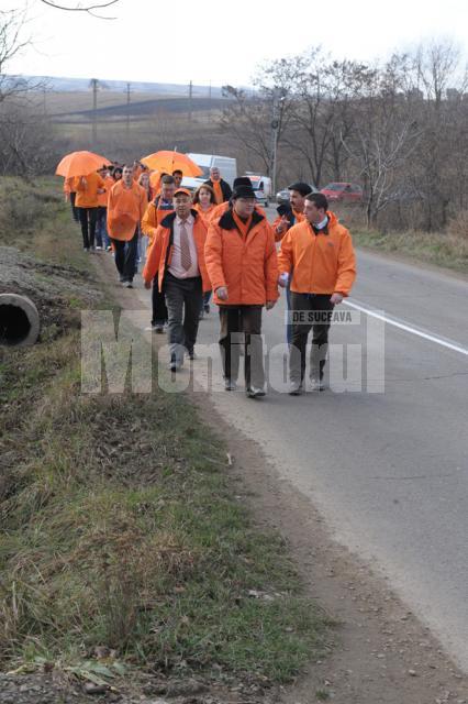 Caravana PD-L a poposit ieri în localităţile Udeşti şi Vereşti