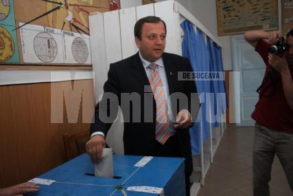 Gheorghe Flutur a votat „pentru un preşedinte care va asigura un drum drept pentru România”