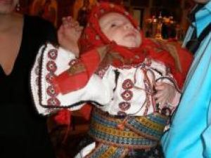 Sofia Văideanu a purtat la botez un costum popular bucovinean