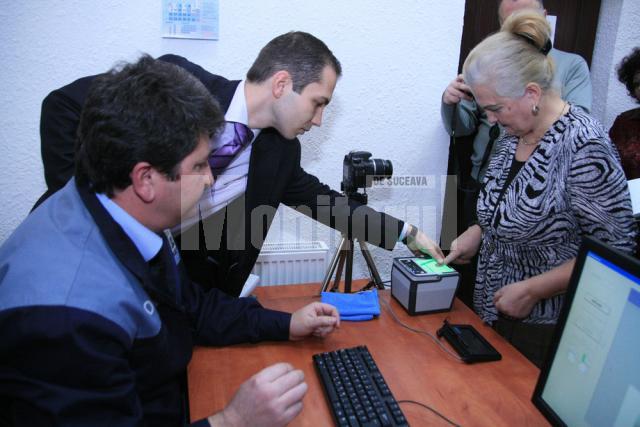 Viorica Scăunaşu va fi prima posesoare a unui paşaport biometric eliberat de Serviciul Paşapoarte Suceava