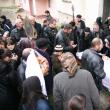 Siret: Panică, acuzaţii şi lacrimi la înmormântarea bărbatului răpus de gripa nouă