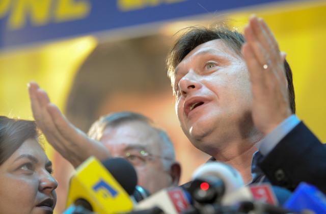 Antonescu: În turul II voi fi prezent, pentru că m-a provocat domnul Traian Băsescu. Foto: MEDIAFAX