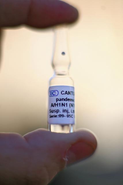 Cantgrip, vaccinul pandemic A/H1N1 din România. Foto: MEDIAFAX