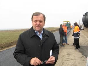 Gheorghe Flutur a participat, sâmbătă, la începerea lucrărilor de modernizare a drumului Salcea – Vereşti – Roşcani