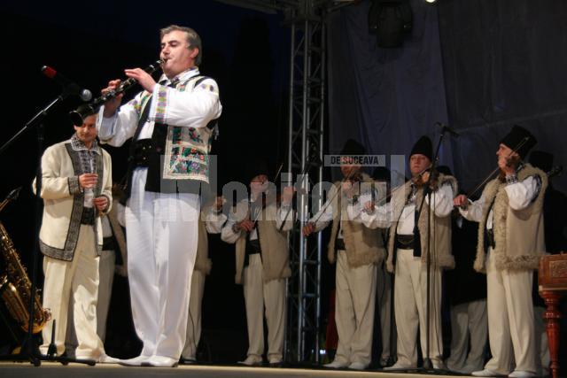 În centrul Sucevei: Spectacol folcloric extraordinar, de Ziua Natională a României