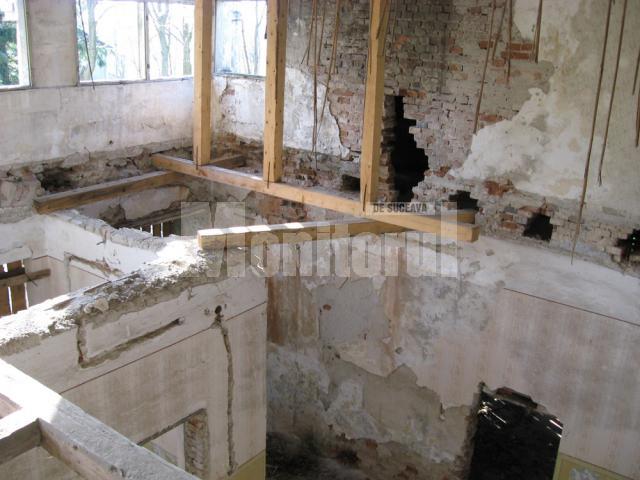 Conacul din Iacobeşti, aprilie 2009 - Distrugerile din interior