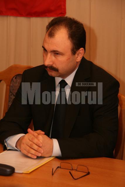 Prefectul de Suceava, Sorin Arcadie Popescu, a solicitat Tribunalului Suceava dizolvarea de drept a Consiliului Local Slatina