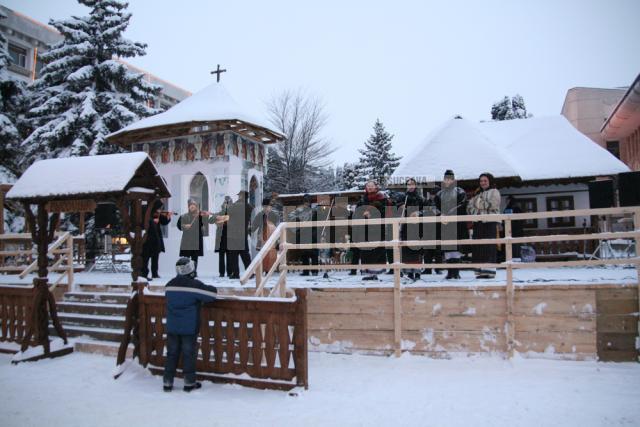Eveniment: Moş Crăciun deschide sâmbătă Orăşelul Copiilor din centrul Sucevei
