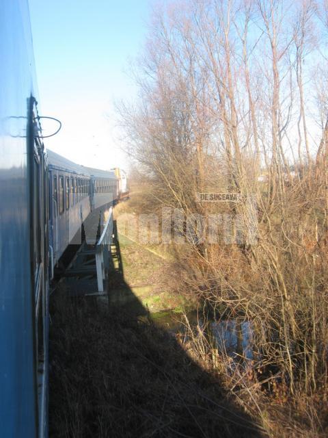 După ce pleacă din Rădăuţi, trenul are restricţie de 40 de km h