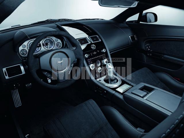 Aston Martin V12 Vantage Carbon Black