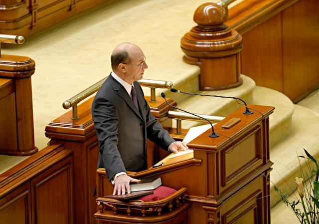 Preşedintele Traian Băsescu a depus, ieri, jurământul în faţa Parlamentului. Foto: MEDIAFAX