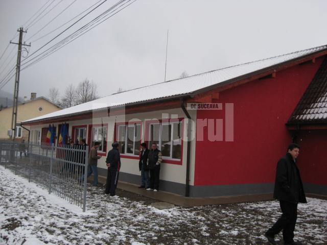 E.ON a reconstruit şcoala din Brodina, afectată de inundaţiile din 2008
