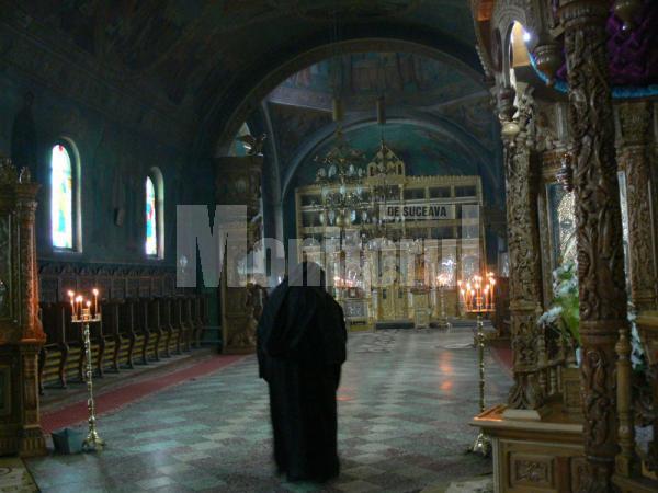 La Mănăstirea Slătioara este şi sediul Mitropoliei Bisericii Ortodoxe de Stil Vechi din România