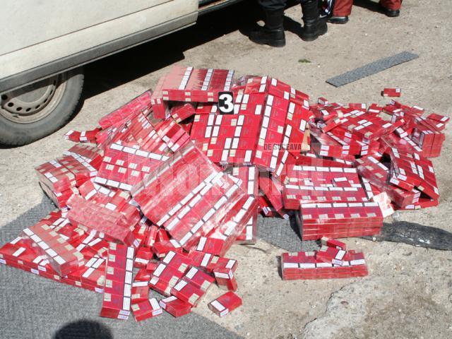 Ţigări de contrabandă cu direcţia Botoşani, confiscate la Siret