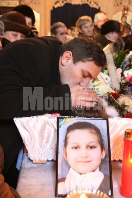 Özer Cetin şi-a sărutat fiicele, le-a mângâiat pe creştet şi a plâns ca un copil