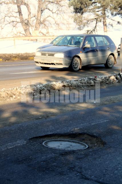 Gurile de canal strică maşinile, dar pun în pericol şi siguranţa traficului