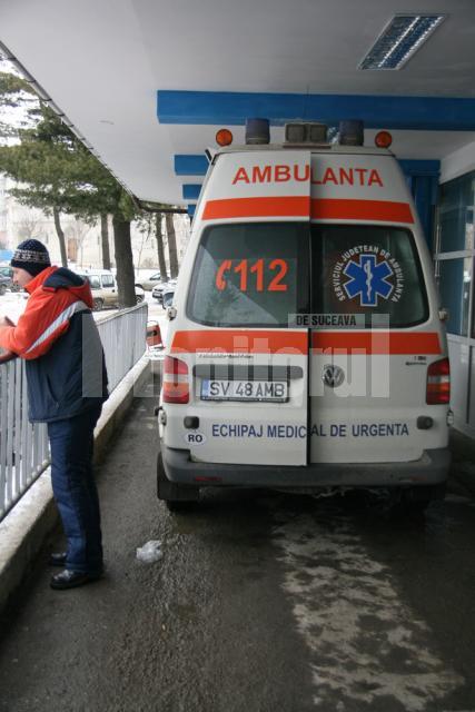 Ambulanţa pe rampa la urgente