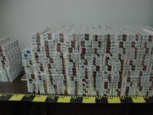 Poliţiştii au confiscat zilnic sute sau mii de pachete de ţigări de contrabandă