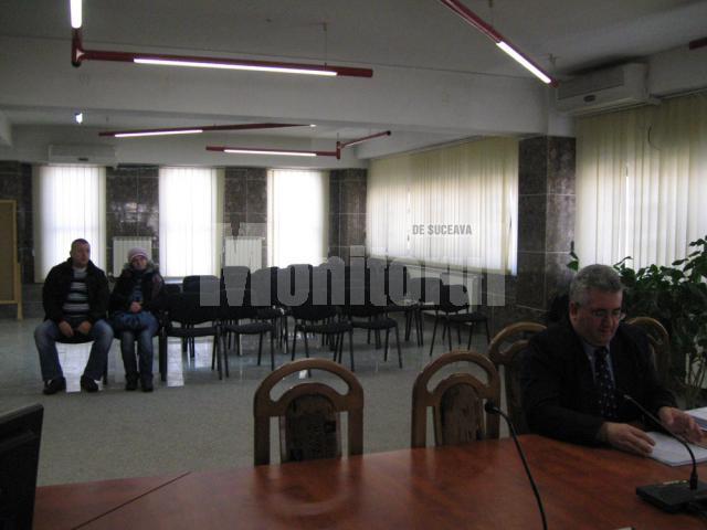Interes public: Bugetul Sucevei pe 2010, dezbătut cu sala goală