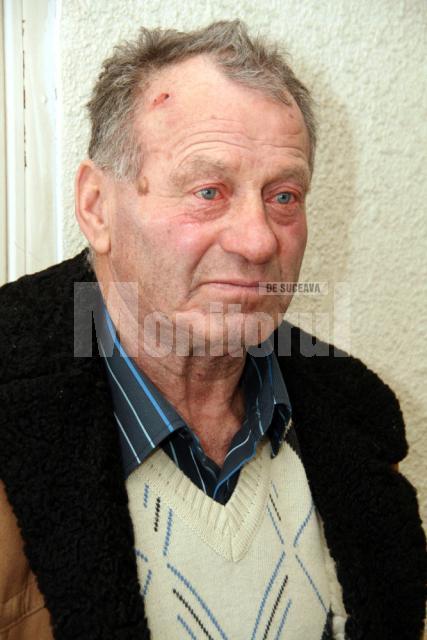 Mihai Pînzari din Siret, care locuieşte la câteva case distanţă de sediul poliţiei, a reclamat că a fost jefuit în propria casă