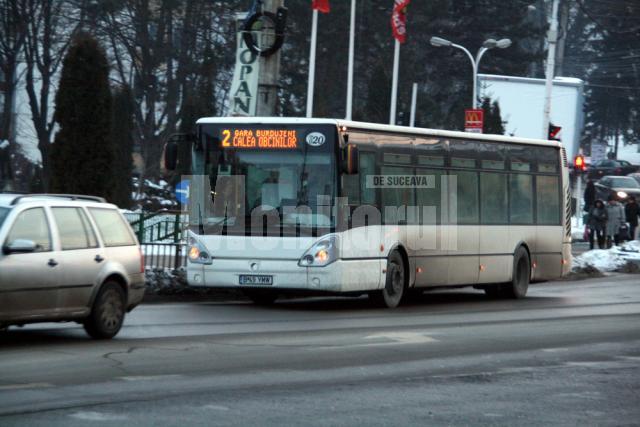 Autobuzele de pe liniile 2 şi 4 vor opri şi în faţa centrului comercial Iulius Mall