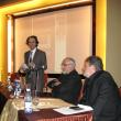 Mircea A. Diaconu prezentând cartea lui Varujan Vosganian