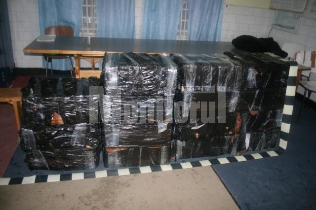 La Straja: 7.500 pachete de ţigări de contrabandă, confiscate la frontiera verde