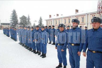 Elevii din anul I ai Şcoli de Jandarmi îşi încep primul stagiu de pregătire practică