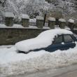 Maşină blocată din cauza zăpezii