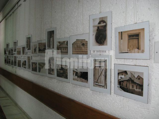 Imagine din expoziţia documentară Casa bucovineană