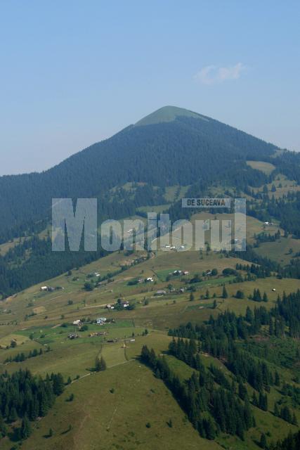 Vârful Ouşoru, locul preferat de parapantişti. Foto: Puiu Zaharia