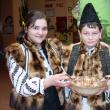 Sub îndrumarea Letiţiei Orşivschi, copiii din Vama învaţă să încondeieze ouă