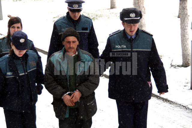 Mirel Fasolă, adus la parchet cu cătuşe la mâini şi flancat de patru poliţişti