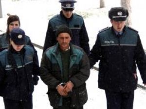 Mirel Fasolă (34 de ani) a fost încătuşat din nou şi băgat în celula din care fusese eliberat în cursul zilei de joi