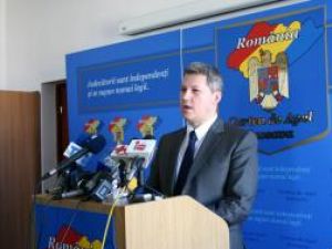 Ministrul Justiţiei, Cătălin Predoiu, a precizat că este la curent cu termenele de judecată acordate chiar şi după jumătate de an