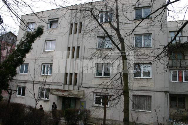 Situaţie extremă în blocul de garsoniere de pe strada Dimitrie Cantemir, nr. 3, în apropiere de Colegiul de Industrie Alimentară Suceava