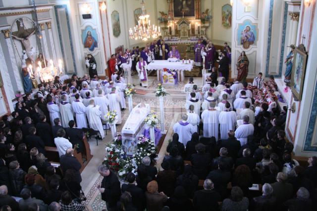 Slujba înmormântării în biserica romano catolica Siret