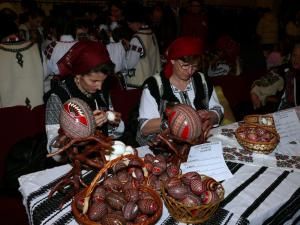 Mâine începe Festivalul Naţional al Ouălor Încondeiate de la Ciocăneşti