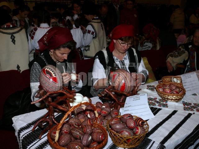 Mâine începe Festivalul Naţional al Ouălor Încondeiate de la Ciocăneşti