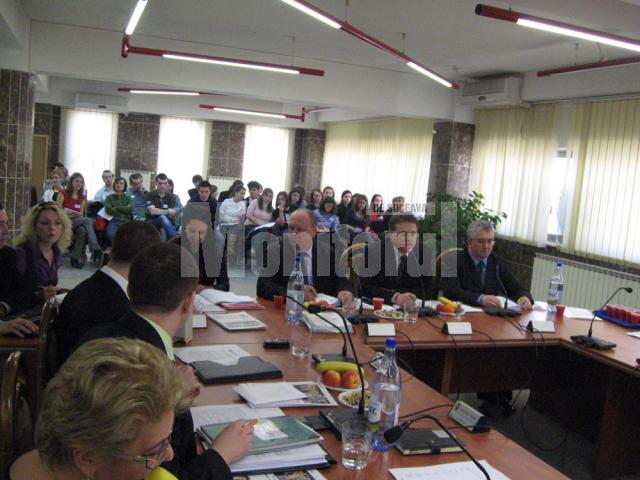 30 de elevi ai Colegiului Naţional „Petru Rareş” au urmărit cum se desfăşoară şedinţade CL